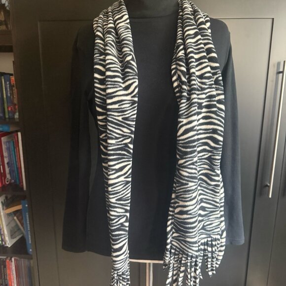 Max Studio Ruffle Sleeve Sweater + Turtleneck + Zebra Scarf Bundle M - Picture 9 of 13